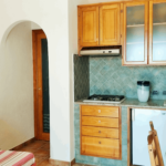 Case vacanza a Stintino con giardino e veranda, perfette per pranzi all’aperto.